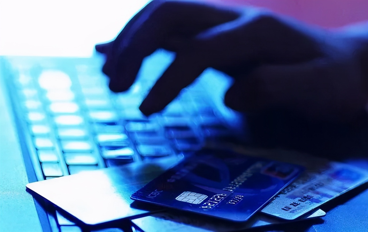 当你偷偷浏览成人网站时，会被谁知道？