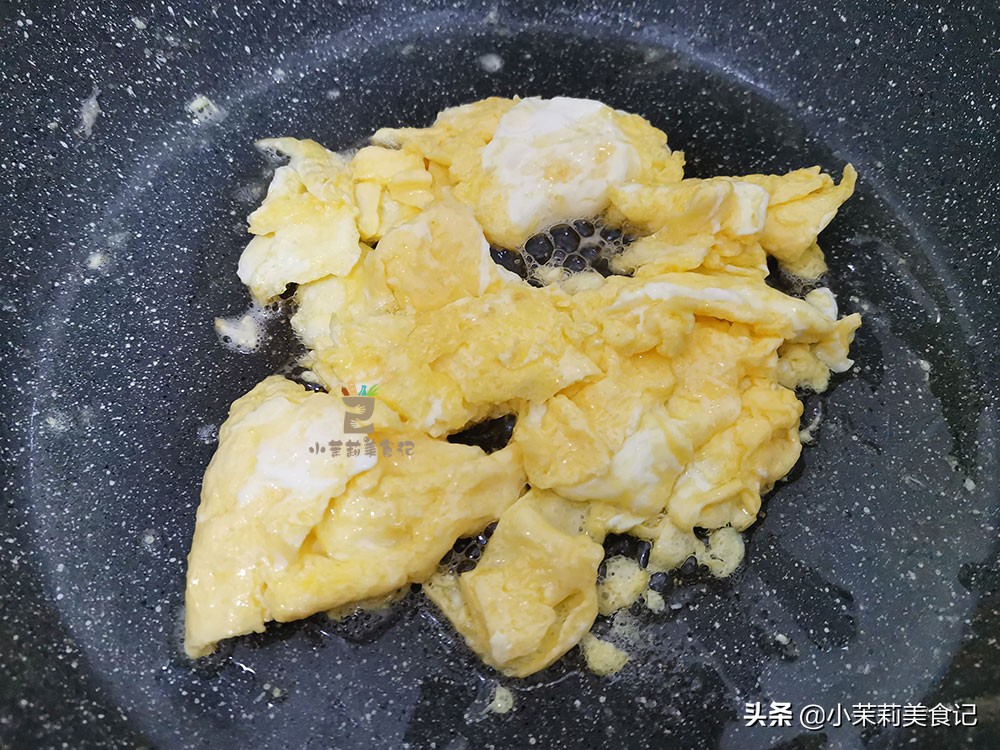 炒蒜薹容易糊怎么回事,炒蒜薹放葱花不