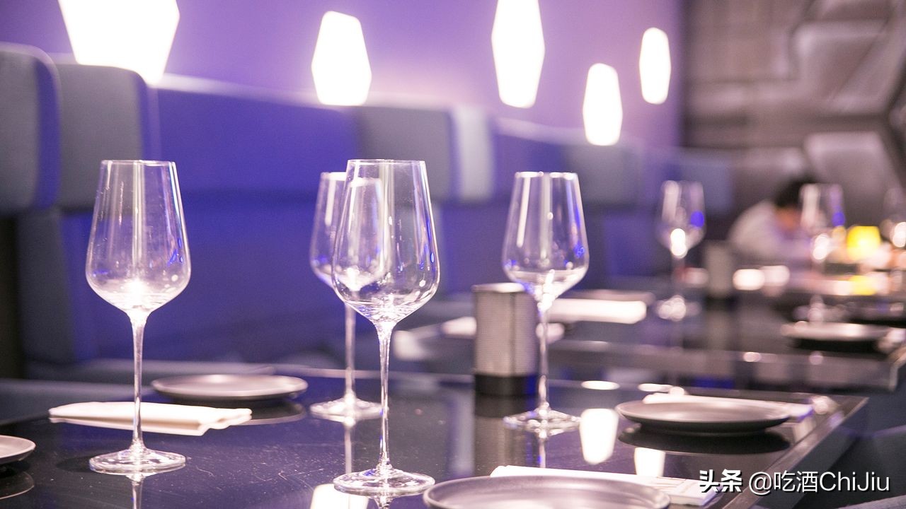 和姑娘约会聊什么,跟女孩约会的理由