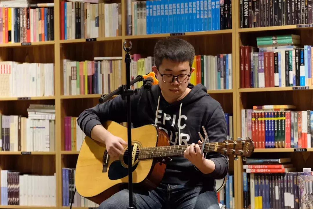 你喜欢的原创歌手13，教你弹吉他啦！