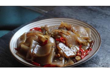 看到了就如获至宝定会买回家，配上剁辣椒炒一盘，酸辣滑嫩好过瘾