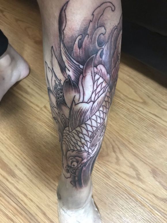 适合男士遮盖腹部白癜风的纹身,山东白癜风纹身遮盖