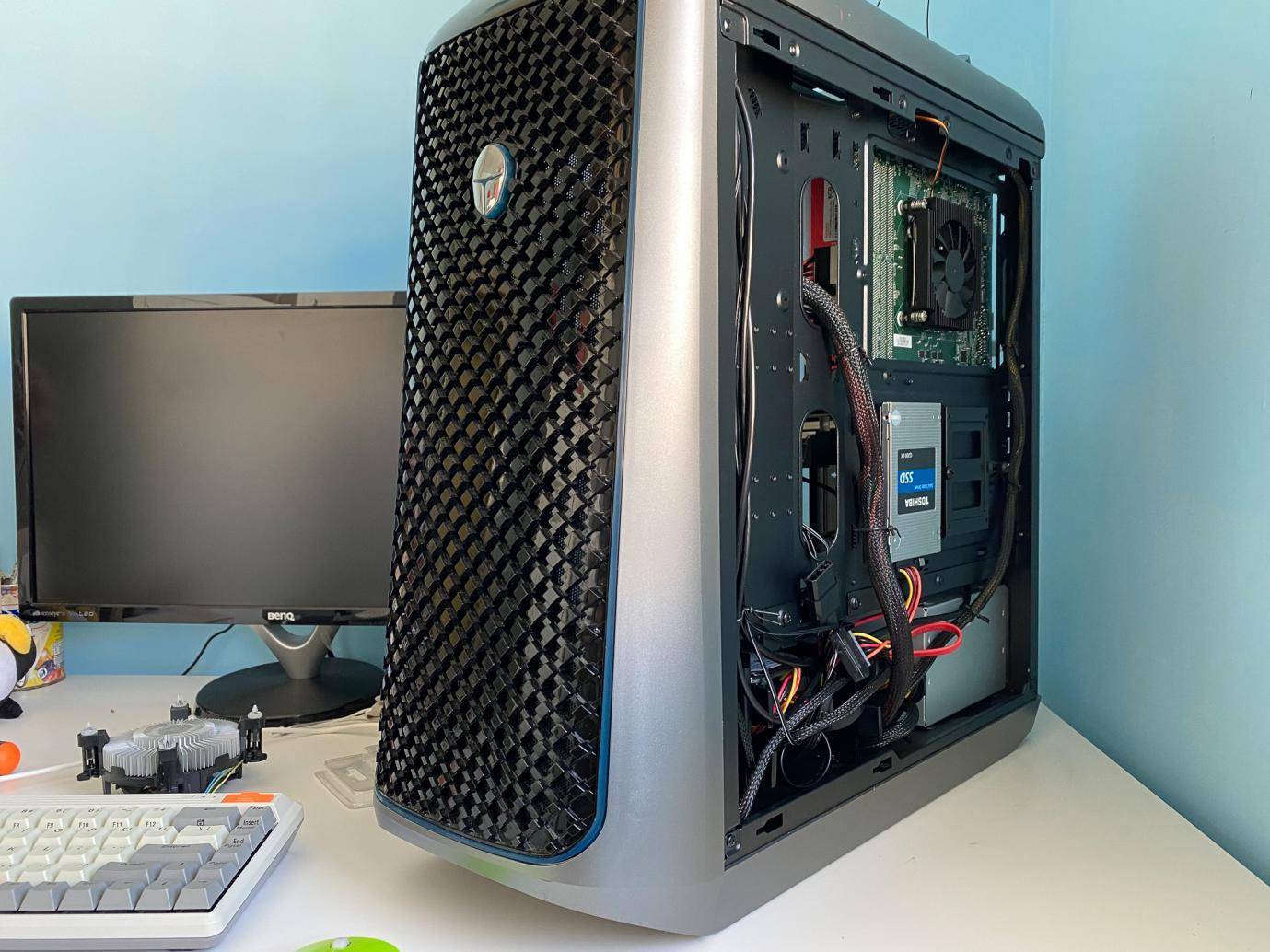 电脑系统是装在主板还是cpu上,电脑换了cpu和主板要重新装系统吗