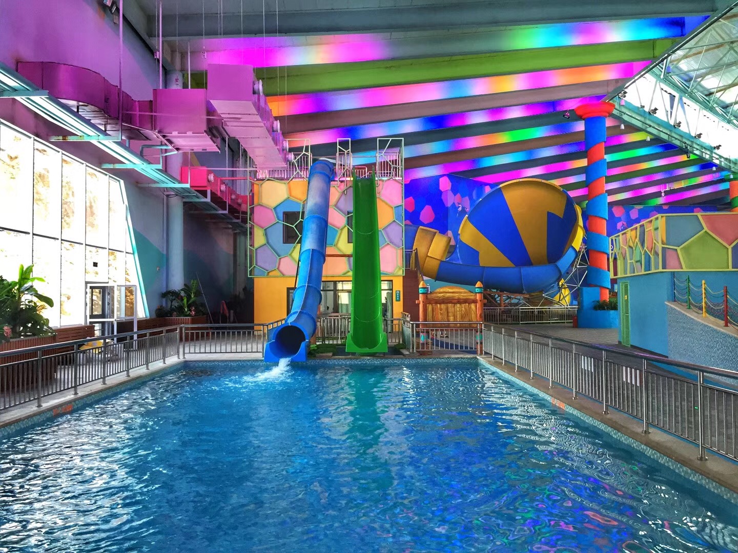 欢乐湾温泉水世界,沉浸式泡温泉水酷汤泉