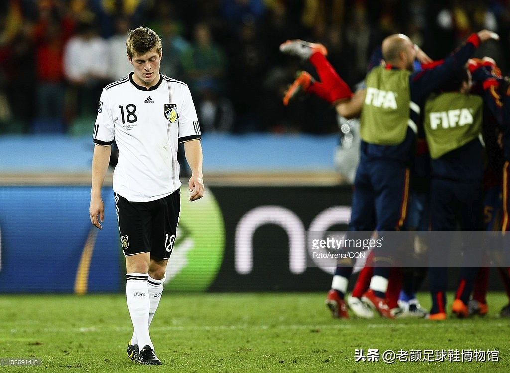 阿迪达斯猎鹰顶级测评,adidas猎鹰中端