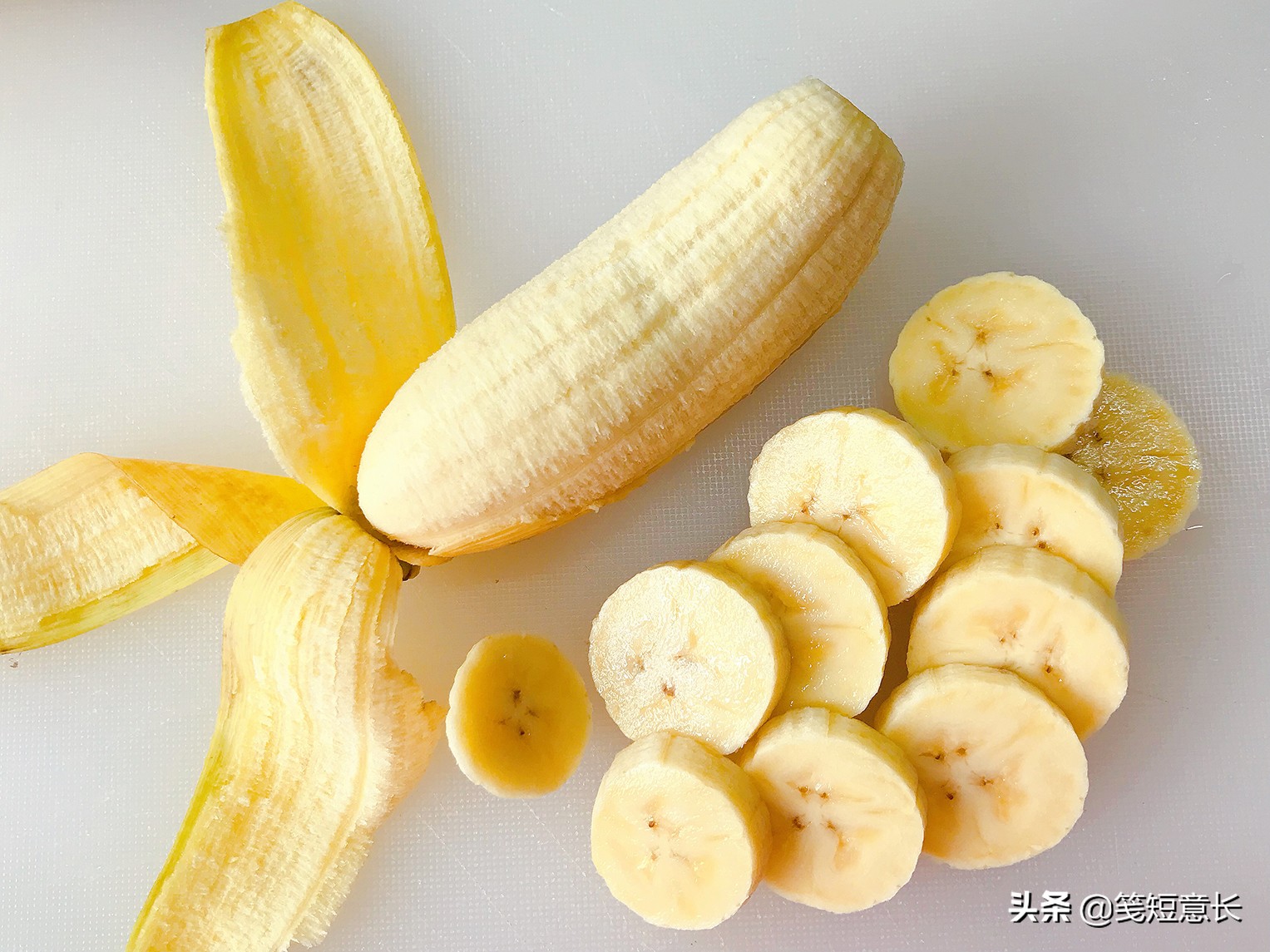 香蕉饼简单摆摊,如何制作香蕉饼不用一滴水一滴油