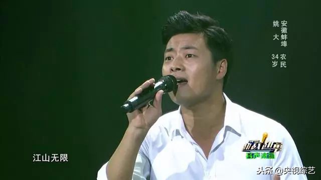 1个人能模仿10多位歌手唱歌,一个人模仿十几个歌手唱歌