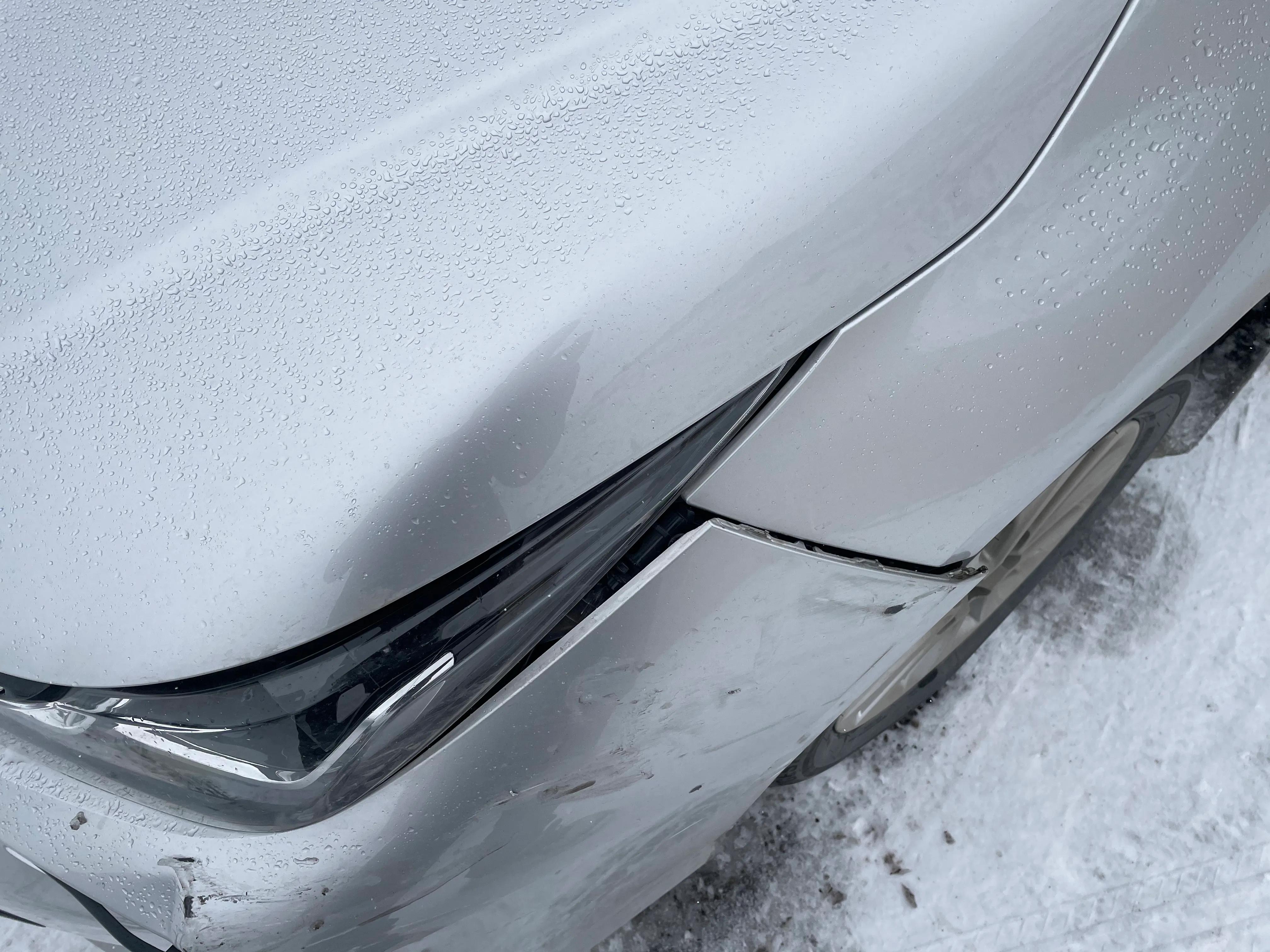 车子被撞了对方全责怎么处理好,车被撞对方全责怎么解决