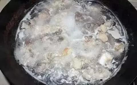 炖肉出现的泡沫是什么,炖肉泡沫多是怎么回事