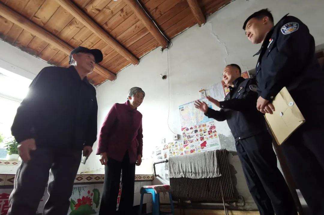 盘锦：悬了40年，她终于有户口了