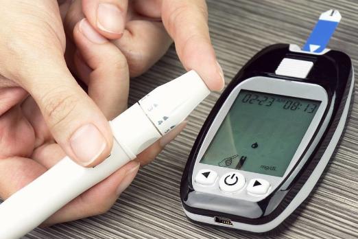 五十多岁的男人血糖7点算正常吗,五十多岁血糖7.4高吗