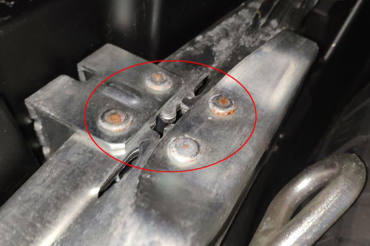 英菲尼迪fx35最容易哪里进水,英菲尼迪fx35天窗漏水底板全是水