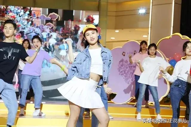 牵手“Theone”――相约先天下星座潮玩派对