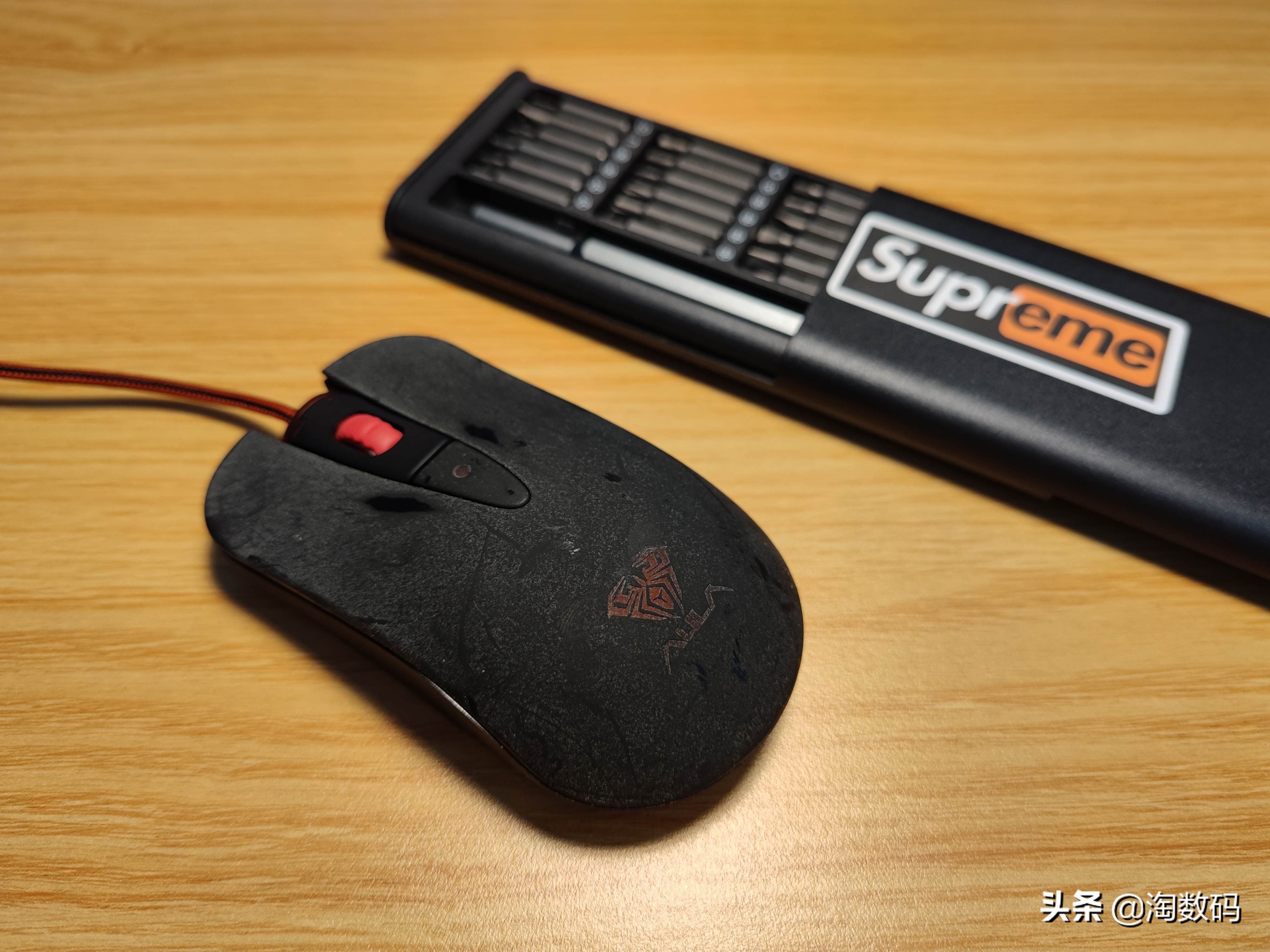 ¥9.9原封库存洋垃圾:AULA暗黑魔羯游戏鼠标开箱+拆解+除胶晒单