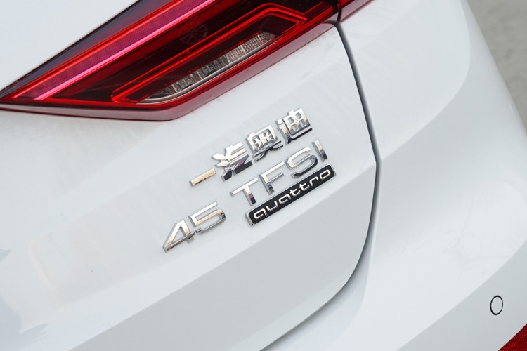 只管踩油门，剩下交给“夸戳”！奥迪四驱强在哪？