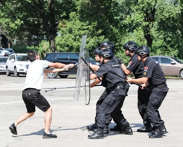 县公安局开展全警大练兵演练活动,全警实战大练兵资兴公安超燃上线