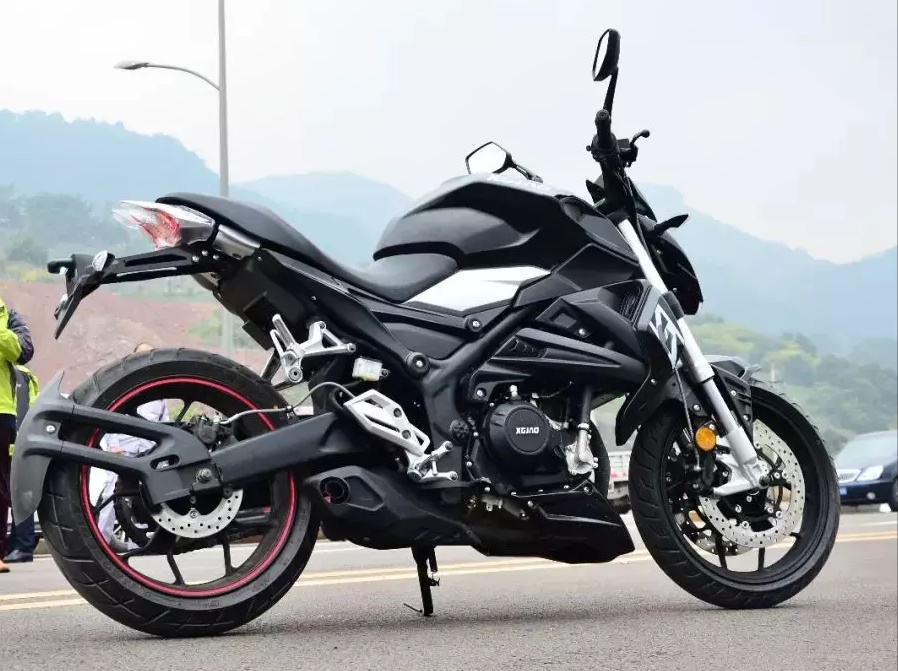 新感觉双缸250街车,国产双缸250摩托车最强推荐