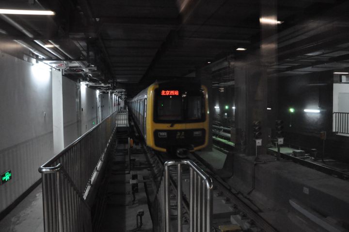 地铁到达终点站后会怎样,地铁开到终点站之后会倒回去开吗