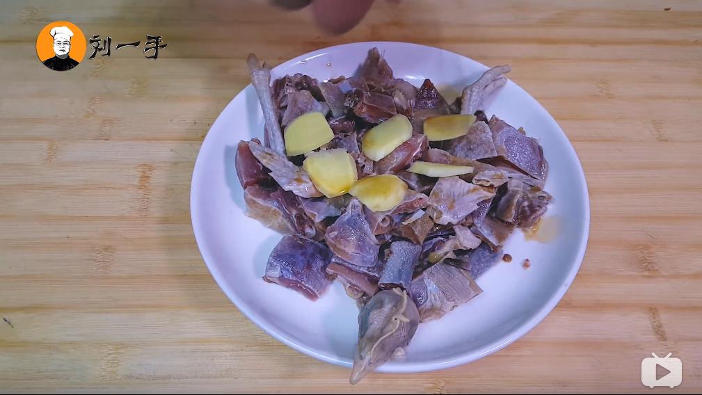 腊肉腌咸了怎么做好吃,咸鸡大厨做法