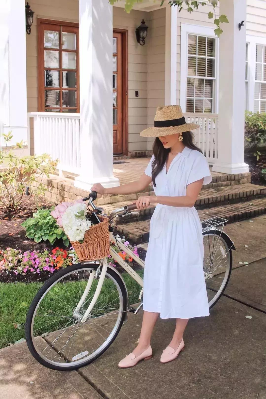 裙子平底鞋,搭黑色平底鞋的裙子怎么搭配