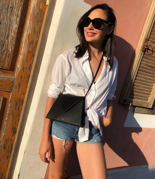 盖尔·加朵19岁选美照,37岁盖尔·加朵罕见晒泳池照