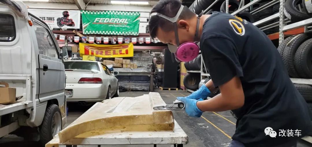 中置四驱五速手动的双门超跑,今晚我在秋名山等你