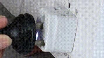 拔插头的时候为什么会有“火花”？