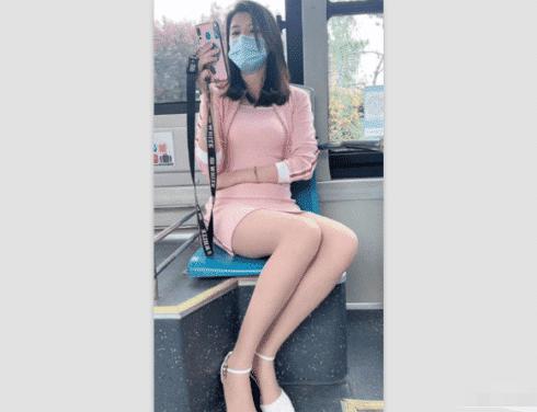 在公交车上遇到的妹纸，让我沉醉迷失了方向，我该怎么搭讪啊？急