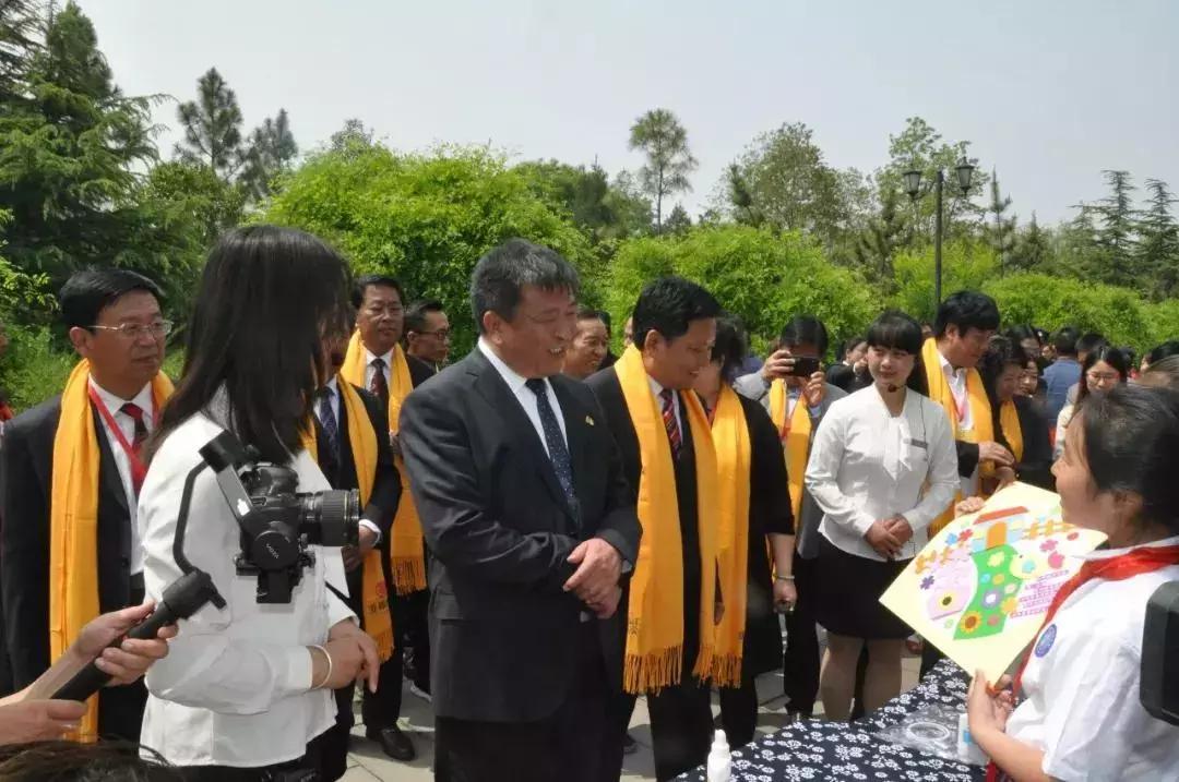 这场逐梦民族复兴的盛会，绽放无限激情和蓬勃生机
