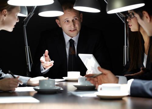 下班时候领导不爱让走怎么回事,领导没下班你是走还是不走