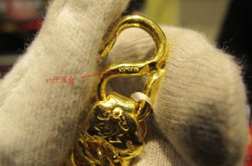 男子抢劫金店仅12秒落网,二十多岁浙江小伙抢劫珠宝案