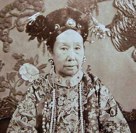 历史上拥有两个年号的皇帝,生产的钱币流传至今,价值10万一枚