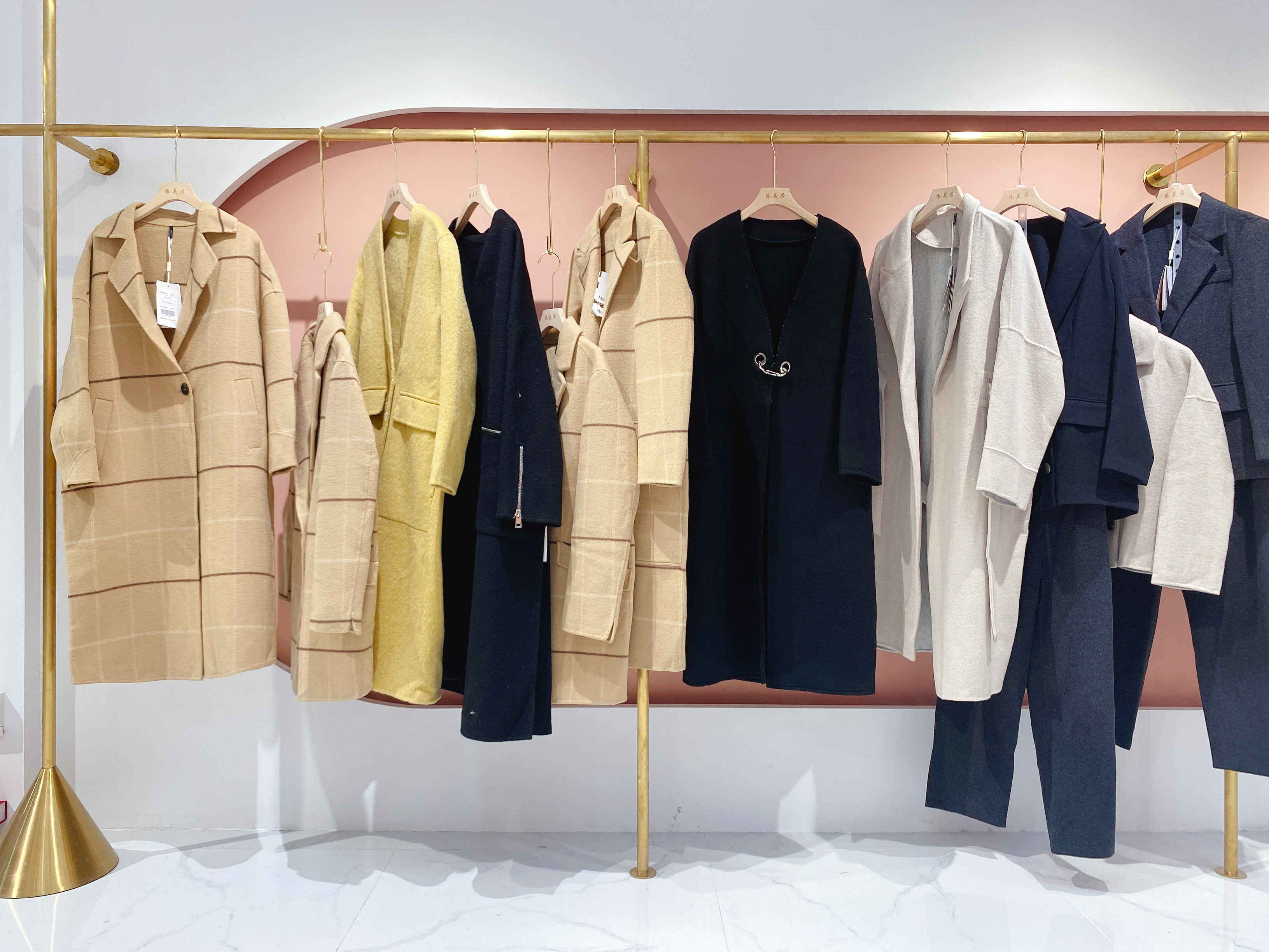 依美居品牌折扣女装批发,依美居品牌女装