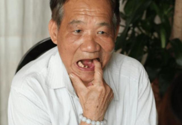 为啥老人身上总有一股味?建议:50岁后远离3个习惯,老了或没味