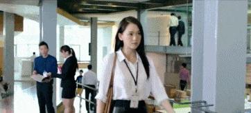 开心一刻gif下雨天,搞笑gif笑到肚子疼意外瞬间特辑