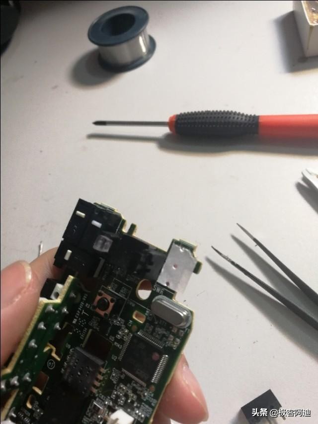 罗技g402鼠标微动能从中间拆开么,罗技g402鼠标用的什么微动