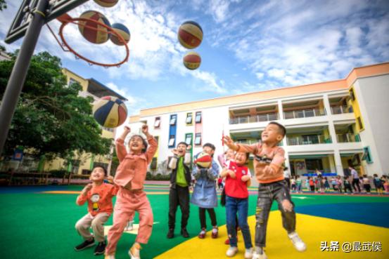 孩子开学生活步入正轨视频,开学后的校园生活