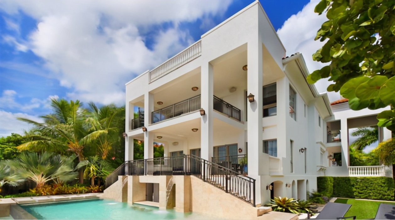 詹姆斯重建别墅,詹姆斯到底有多少豪宅