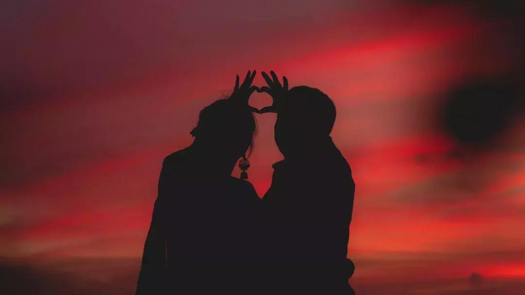 情人节那天，我在老公口袋里发现一张周大生的发票