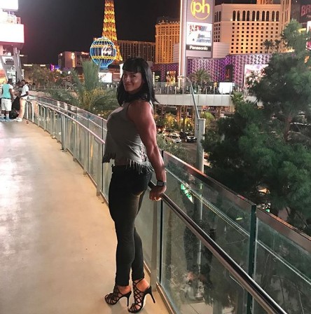 健美界最漂亮的腹肌,她被誉为全球第一健身女网红