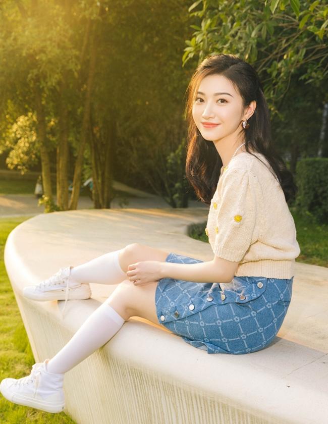 杨幂景甜秀演技,杨幂景甜白皇后造型