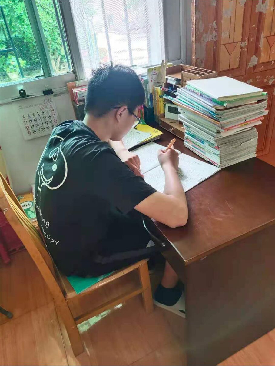 大渡口中学狠抓暑期劳动教育，落实“书记项目”