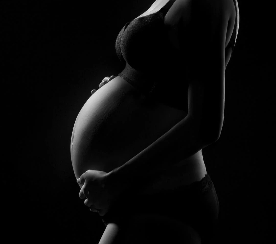 为什么孕妈打喷嚏娃老动,孕中期打喷嚏就漏尿怎么回事