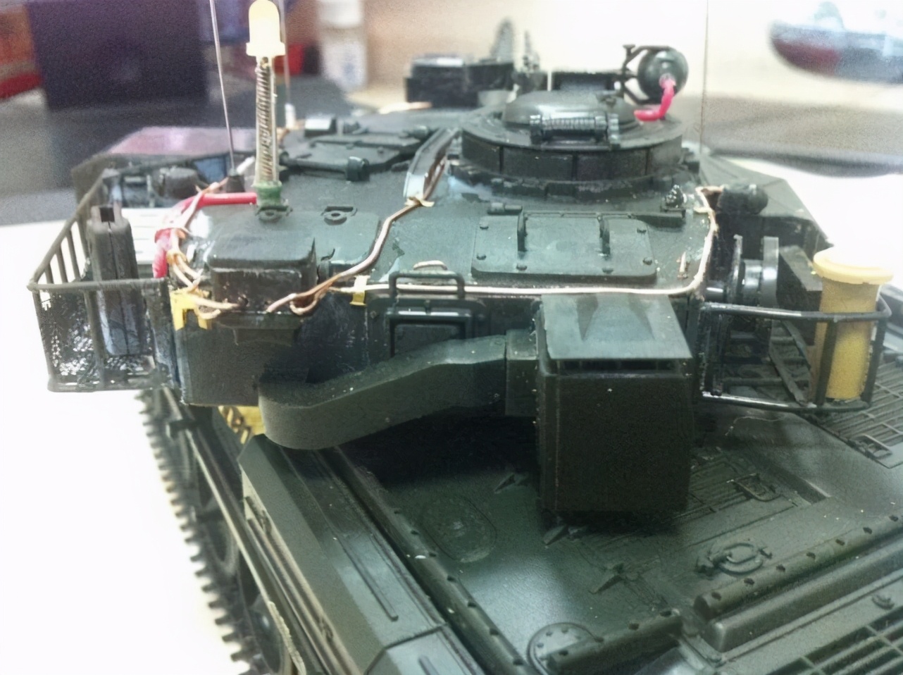 如何做逼真的坦克,怎么做坦克模型不要遥控