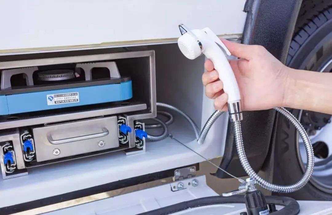 现在连房车都开始改装了？确实可以，但也确实不提倡