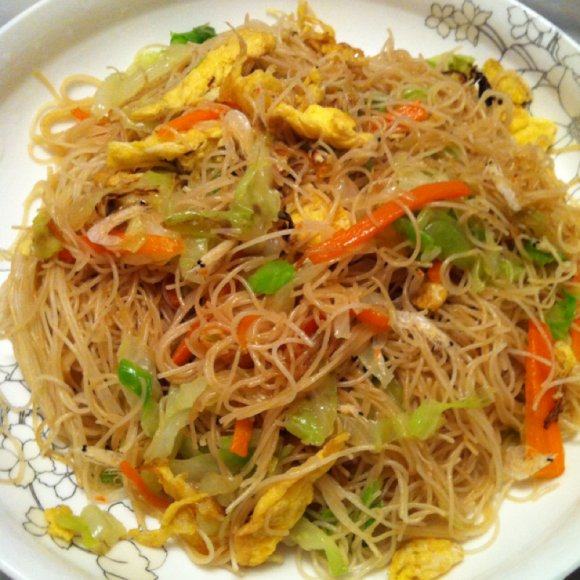 西安小伙卖小吃七天卖了上万元,西安卖炒面的小伙