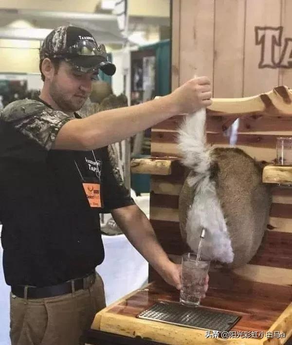 自从买了条Gucci的皮带后，现在连穿羽绒服都塞在裤子里