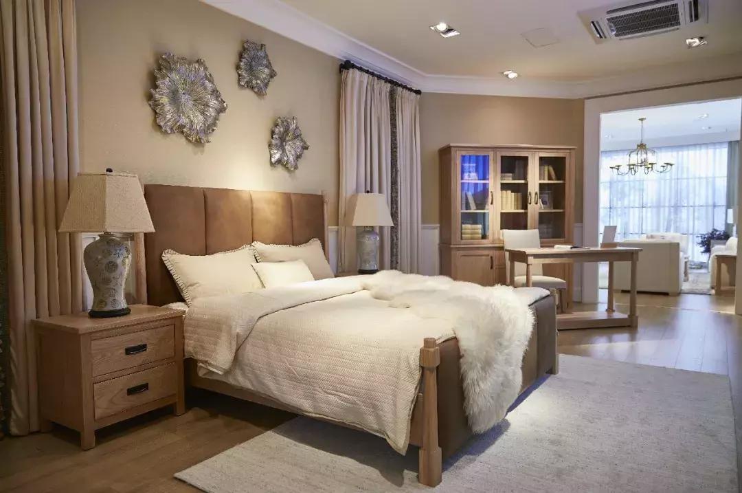 床头柜这样搭配卧室真的好美 (美洛铂格床头柜)