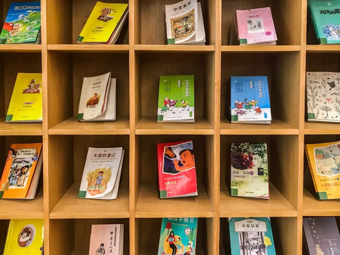 进了图书馆就不想走了的文案,进了图书馆就不想走了