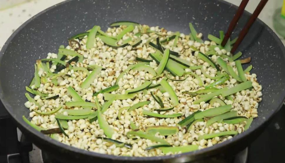 冬瓜皮和茯苓再加荷叶能祛湿吗,薏米加冬瓜皮可以天天吃吗